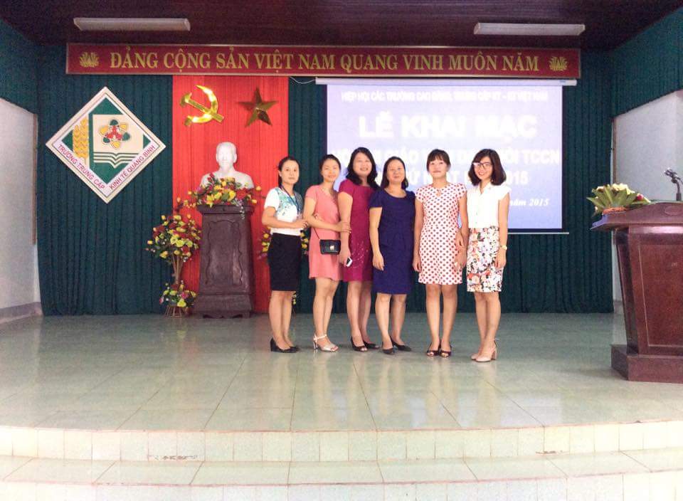 Đồng chí Nguyễn Thị Kim Dung, giảng viên khoa Quản trị kinh doanh và du lịch đạt giải nhất hội thi giáo viên dạy giỏi của hiệp hội các trường TC, Cao đẳng kinh tế - kỹ thuật Việt Nam