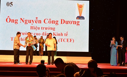 Trường Cao đẳng KT - TC Thái Nguyên nhận Cup Vàng vì sự phát triển cộng đồng