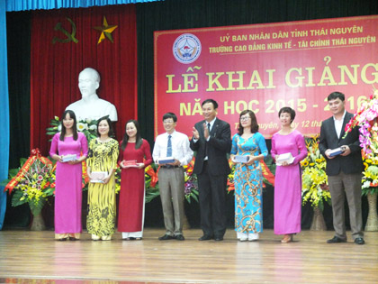 Trường Cao đẳng Kinh tế-Tài chính Thái Nguyên tổ chức buổi vinh danh các tân tiến sĩ