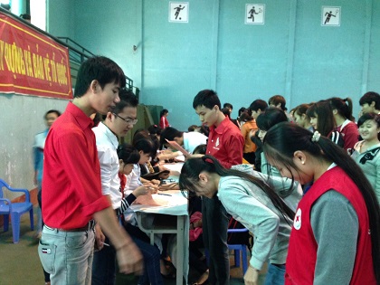 (Hoạt động chào mừng 35 năm ngày truyền thống nhà Trường) Đoàn trường tổ chức thành công ngày hội hiến máu nhân đạo 2013