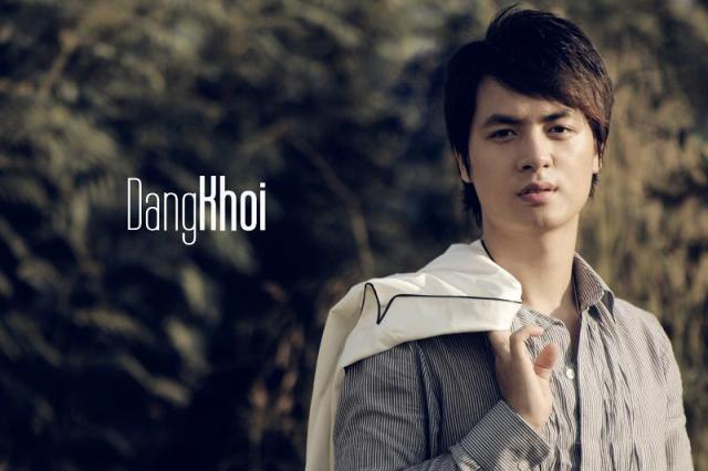 Ca sỹ Đăng Khôi giao lưu và biểu diễn tại trường vào tối ngày 18-11